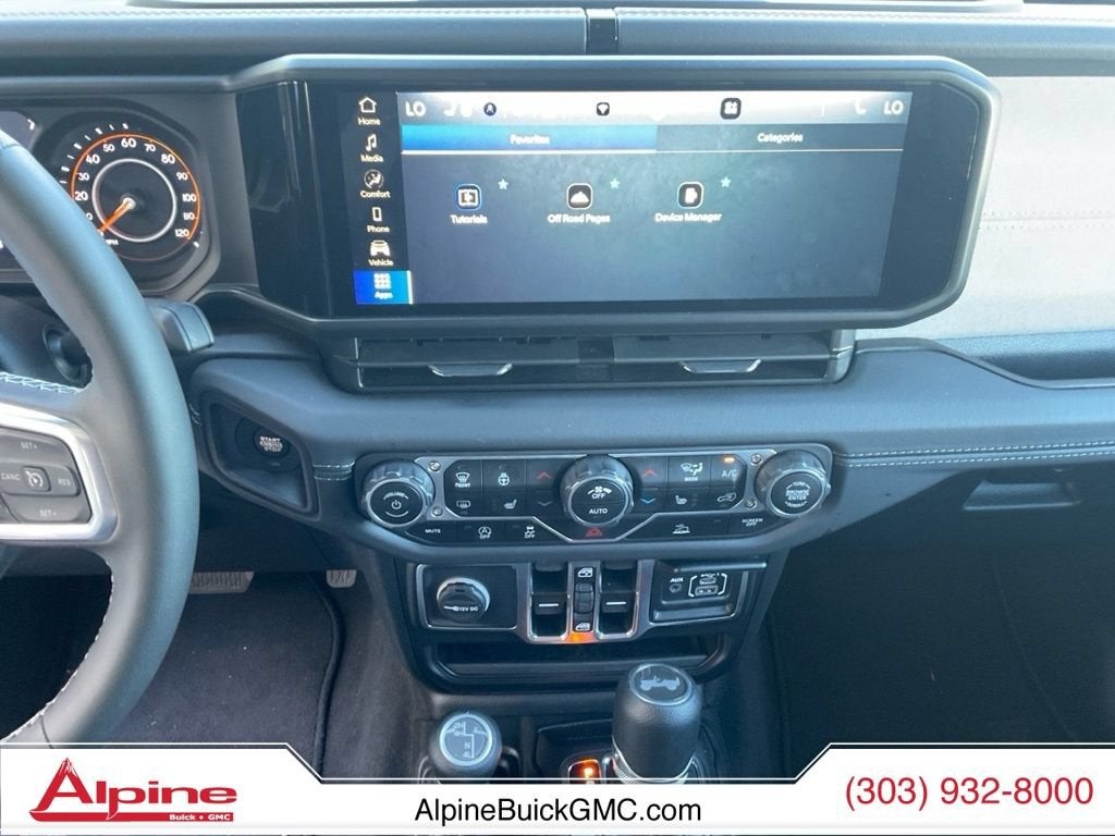2025 Jeep Wrangler 4-Door Sahara 4x4