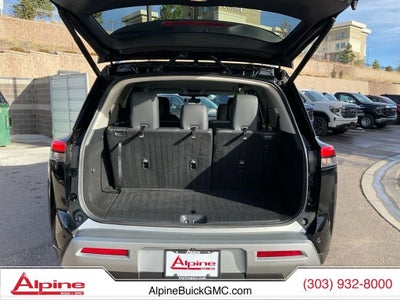 2025 Nissan Pathfinder SL