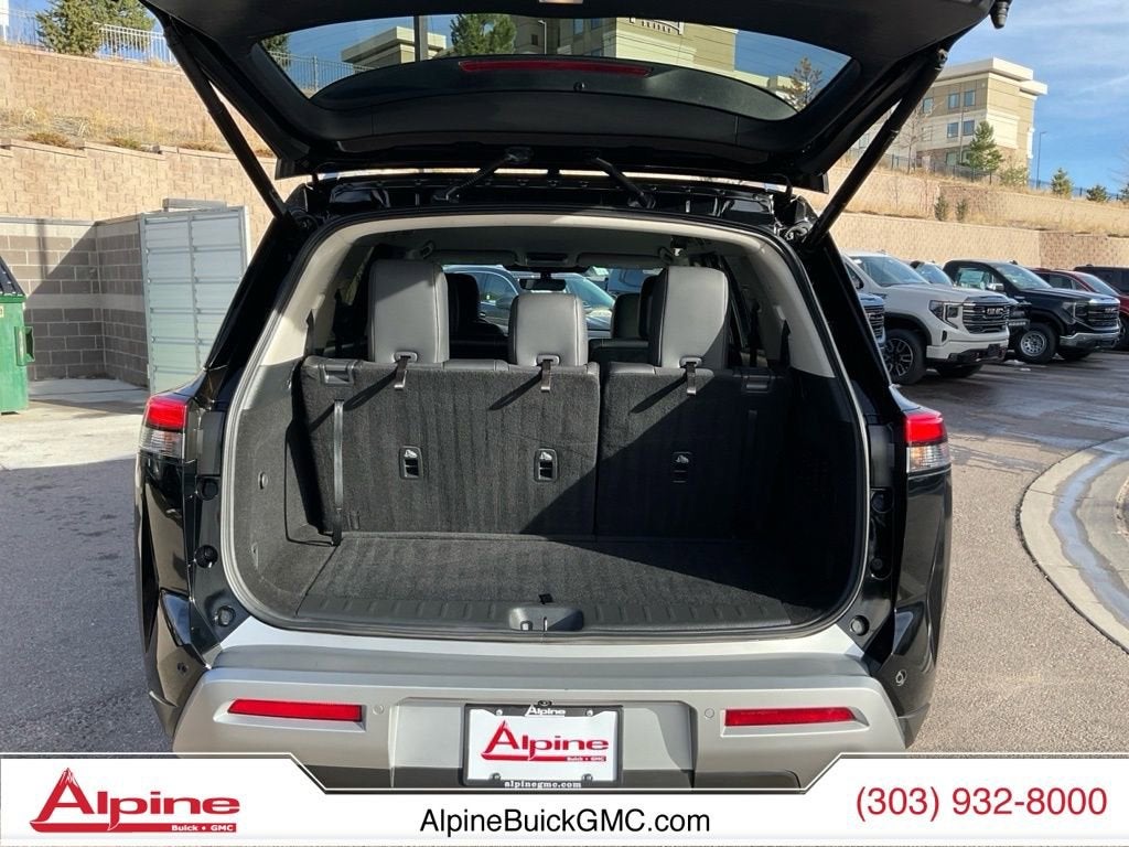 2025 Nissan Pathfinder SL