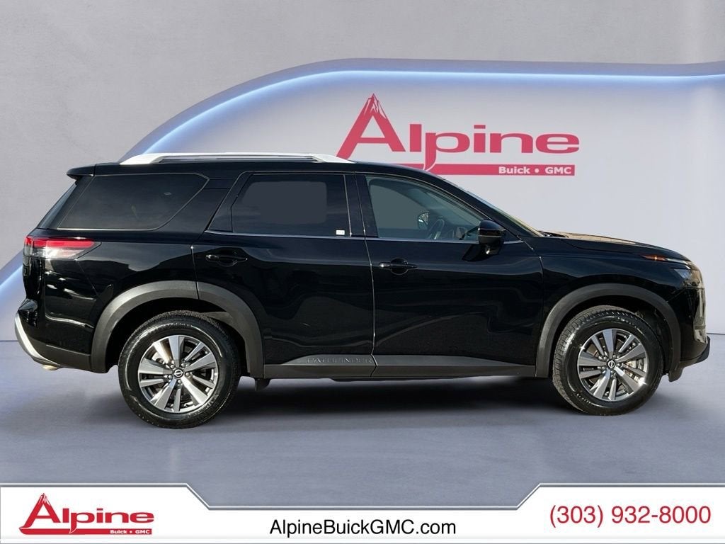 2025 Nissan Pathfinder SL