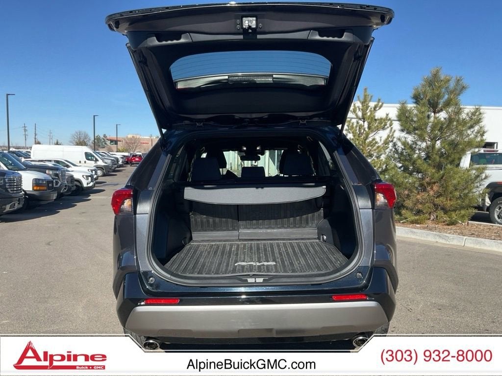 2023 Toyota RAV4 Hybrid SE