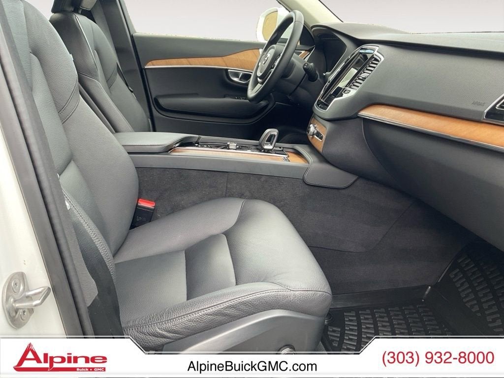 2024 Volvo XC90 Plus Bright Theme