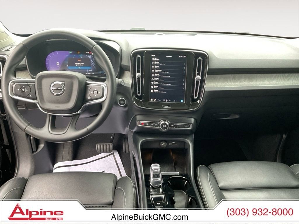 2024 Volvo XC40 B5 Plus Dark Theme