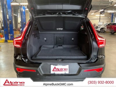 2024 Volvo XC40 B5 Plus Dark Theme