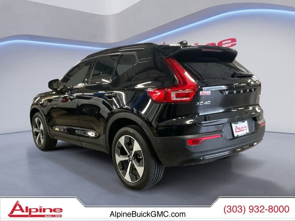 2024 Volvo XC40 B5 Plus Dark Theme