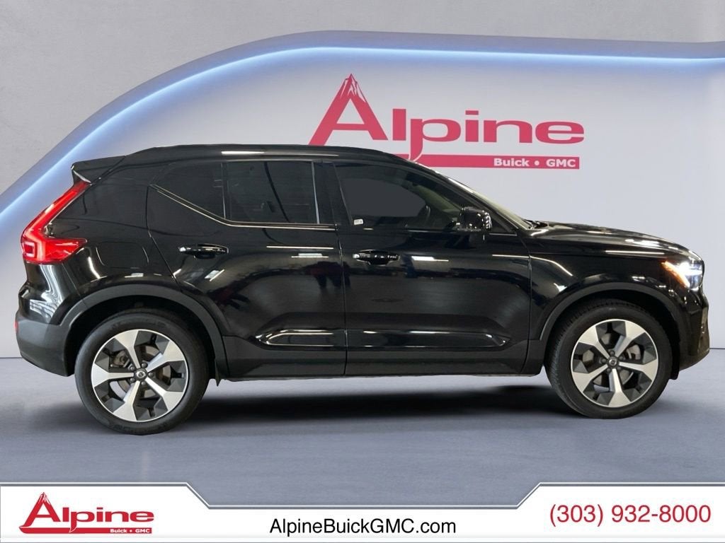 2024 Volvo XC40 B5 Plus Dark Theme