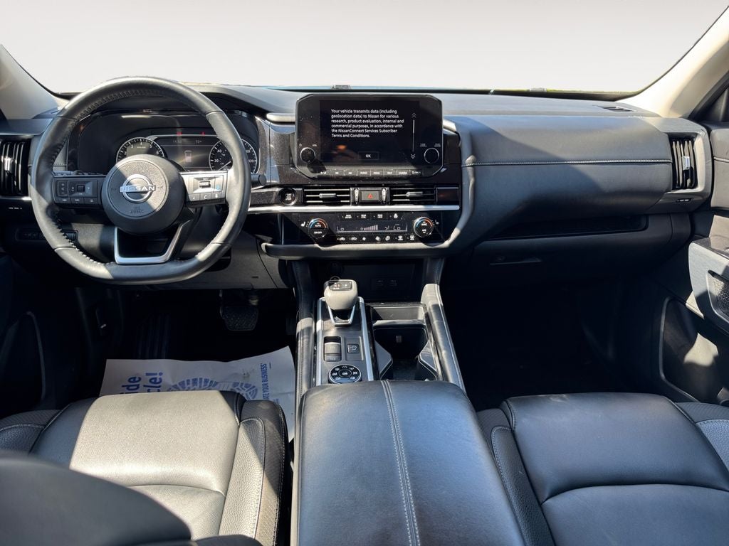 2025 Nissan Pathfinder SL