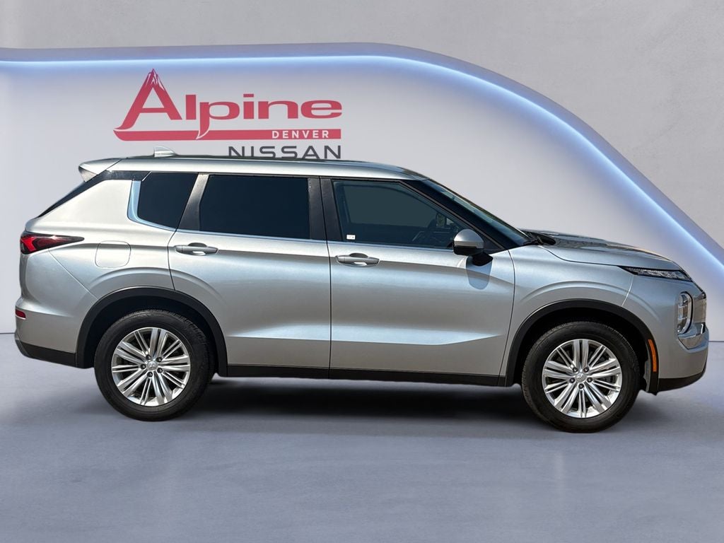 2024 Mitsubishi Outlander ES