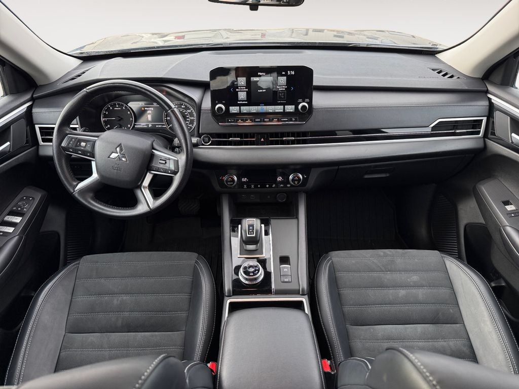 2024 Mitsubishi Outlander Base