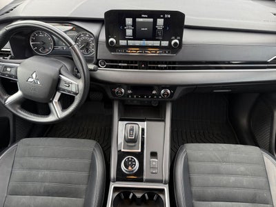 2024 Mitsubishi Outlander Base