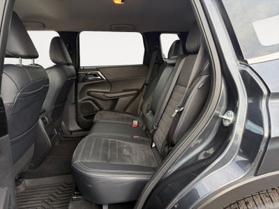 2024 Mitsubishi Outlander Base