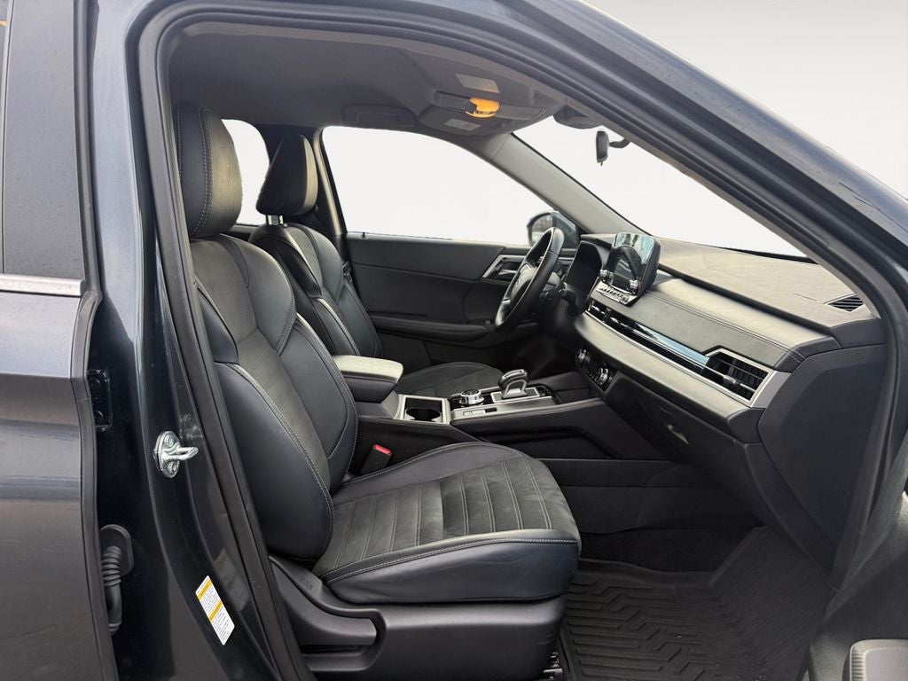 2024 Mitsubishi Outlander Base