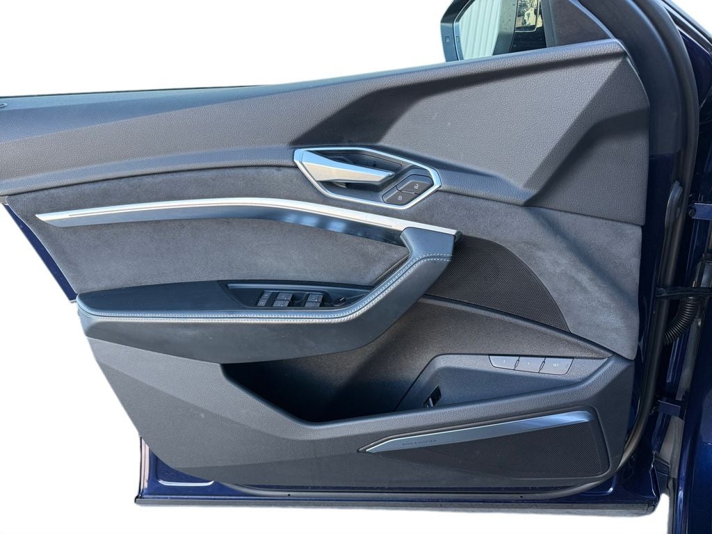 2022 Audi e-tron quattro