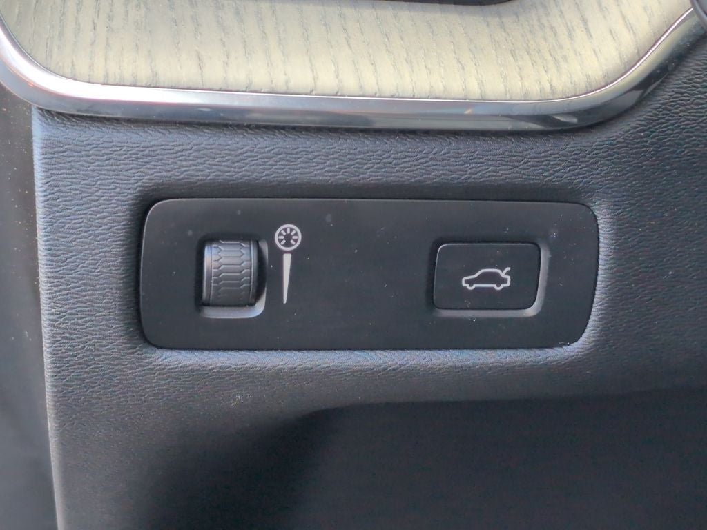 2022 Volvo XC60 B5 Inscription