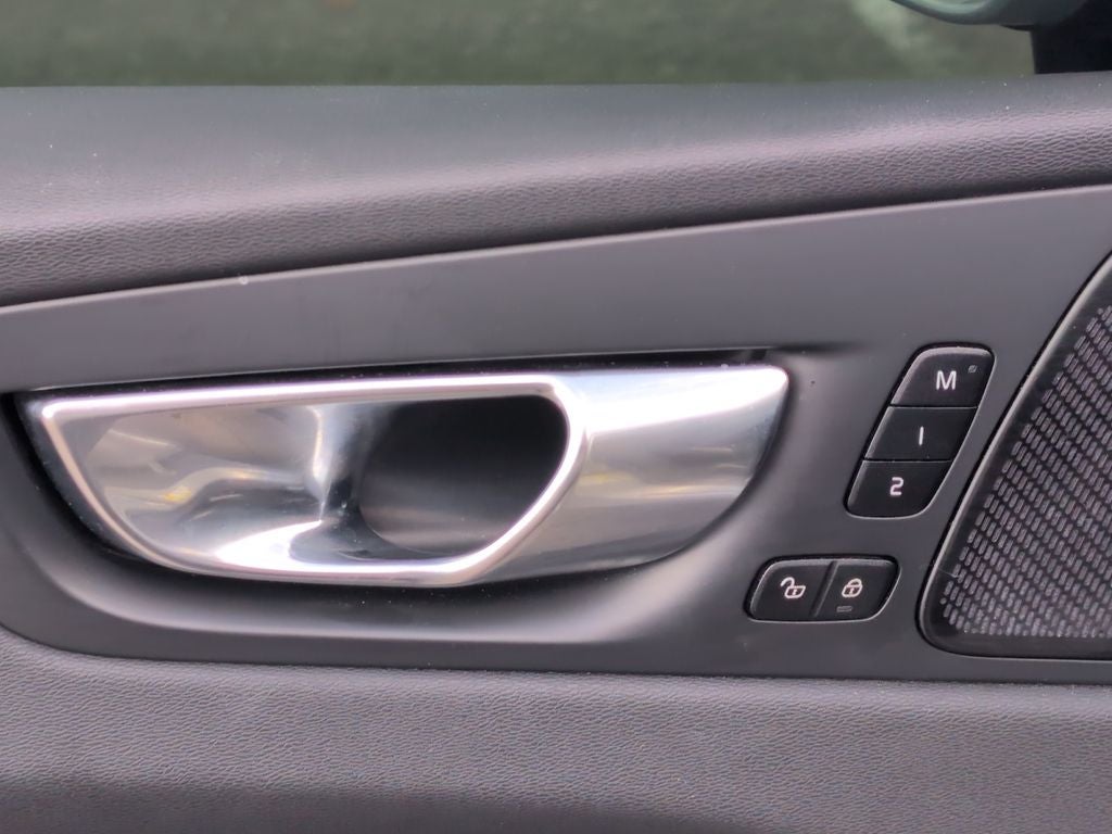 2022 Volvo XC60 B5 Inscription