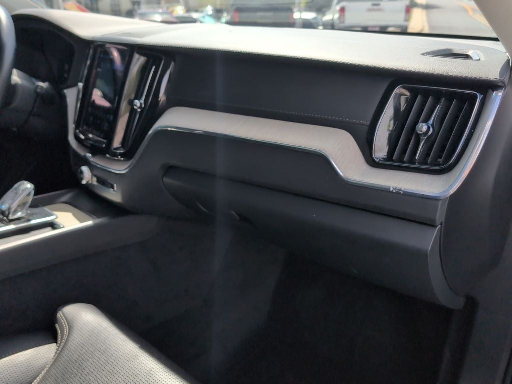 2022 Volvo XC60 B5 Inscription