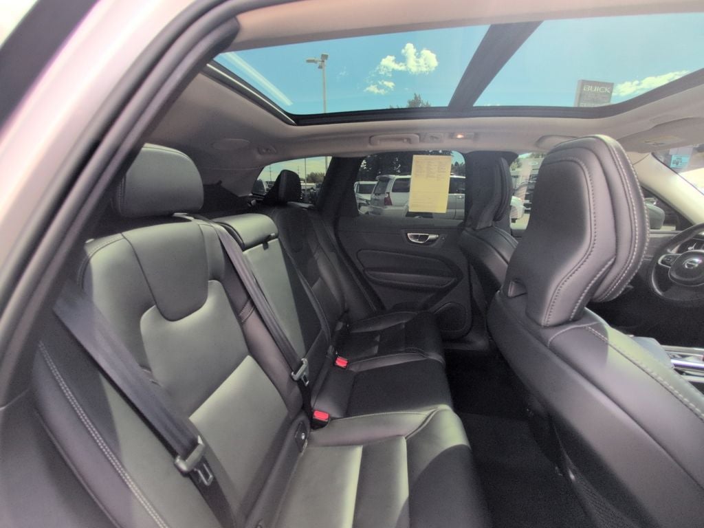 2022 Volvo XC60 B5 Inscription