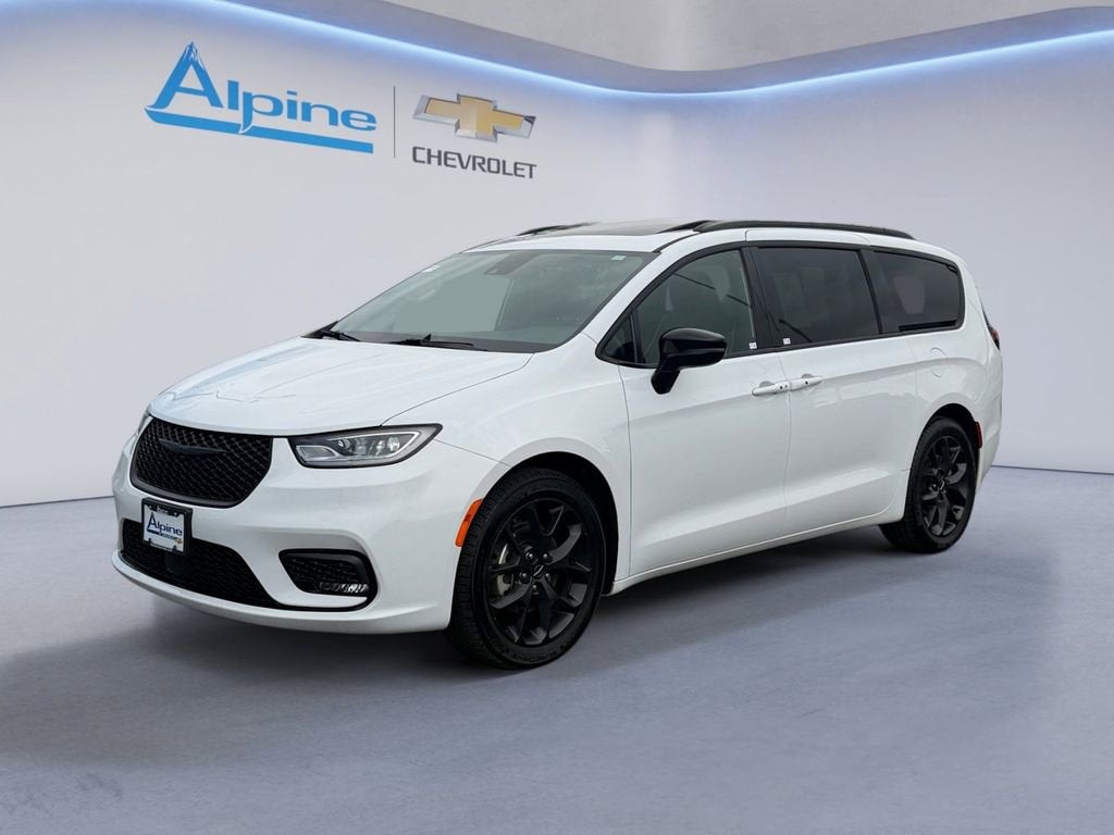 2025 Chrysler Pacifica Limited's photo