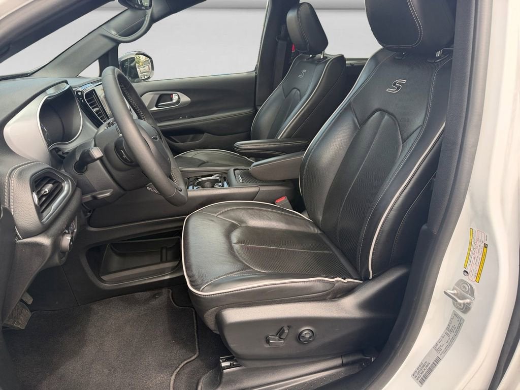 2025 Chrysler Pacifica Limited - Photo 10